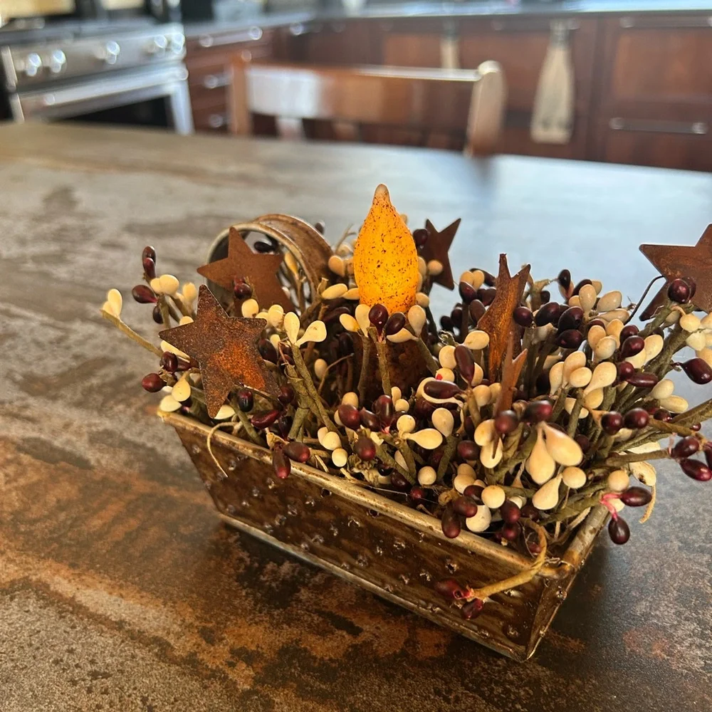 Primitive Grubby Lighted Candle Holder Burgundy Pip Berries Rusty Stars EUC - Picture 5 of 7